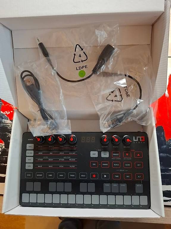 IK Multimedia Strumenti musicali: IK Multimedia UNO Synthesizer – Usato da Adliswil venduto da mmartins 1