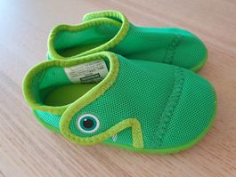 Badeschuhe grün Gr. 20/21 Decathlon Sommerschuhe Kind