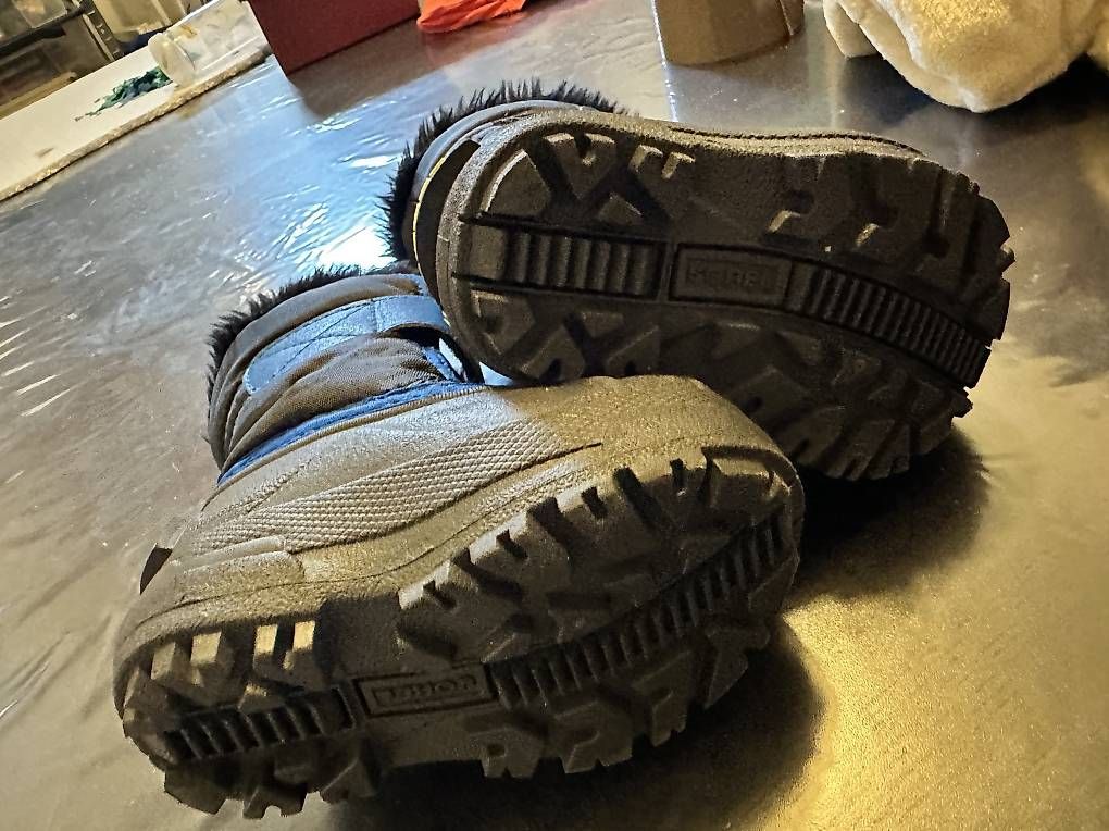 Chaussures garçon: Gr.22 SOREL winterschuh, kinderschuh  – D'occasion à Kilchberg ZH par lolena 2