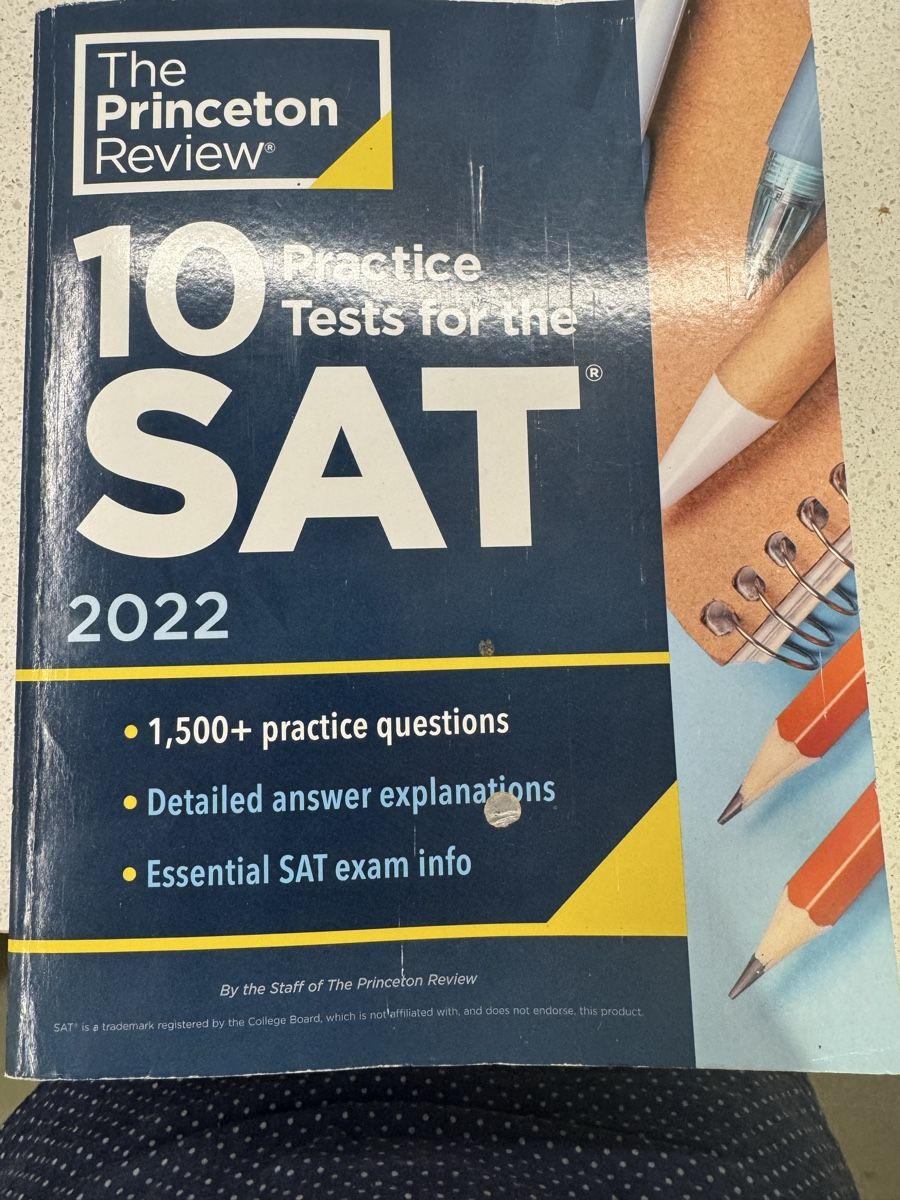 Libri: SAT 10 Practice Tests by Princeton Review 2022 – Usato da Zürich venduto da maxn