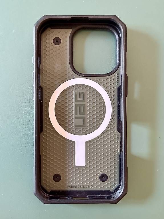 Coques & Protection écran: UAG Pathfinder Magsafe Apple iPhone 16 Pro – D'occasion à Bonfol par vgi_vc6k 1