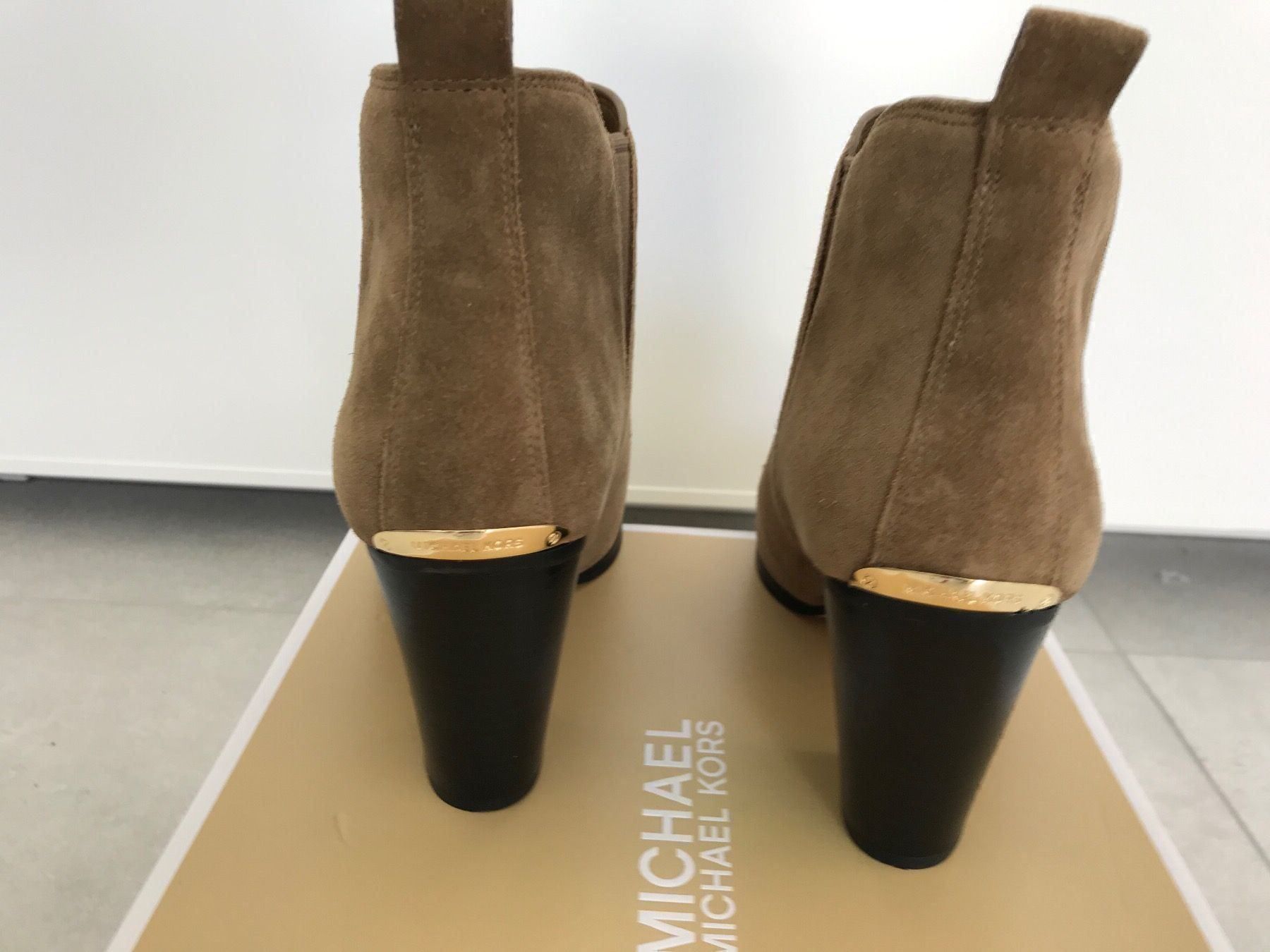 Michael Kors Scarpe da donna: NEW Beautiful Michael Kors Boots 9M – Nuovo e nell'imballaggio originale da Montagnola venduto da eva_gm6j 3