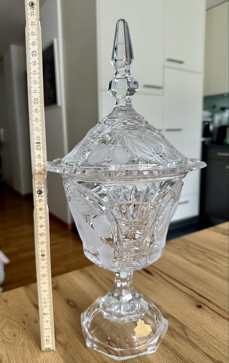 Ciotole: Grosse Vintage Bleikristall Prunkschale mit Deckel, 40 cm – Usato da Schwyz venduto da juerg1991