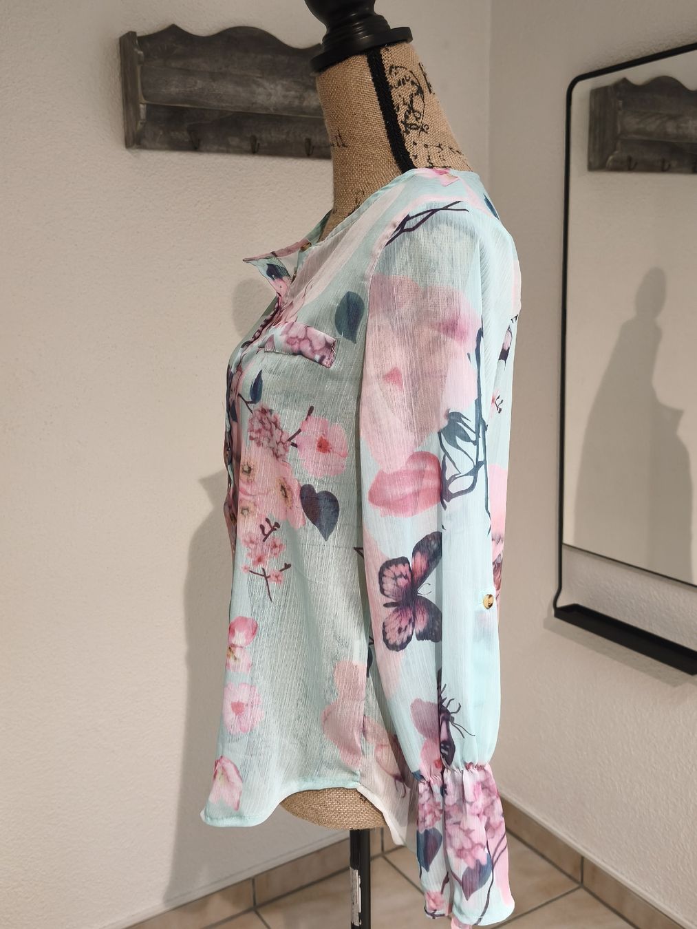 Camicette: Bluse mit Blumenmuster mint Grösse M guter Zustand – Usato da Emmetten venduto da SecondhandSiska 1