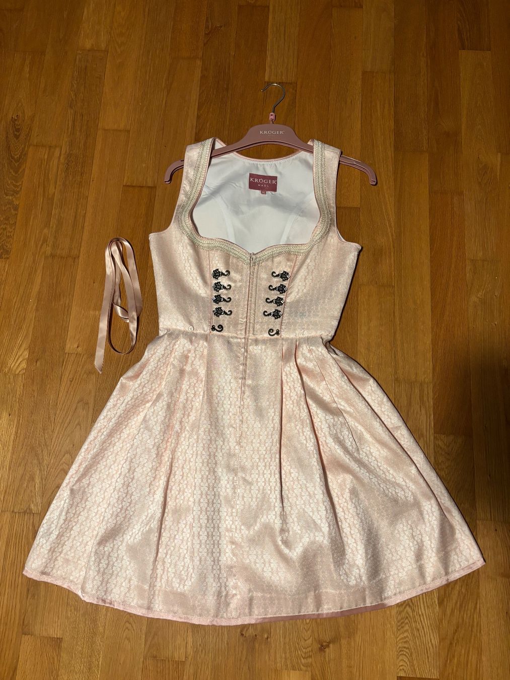 Krüger Vestiti: Krüger Dirndl Rosa Grösse 36 – Usato da Lenzburg venduto da ang_ly5t 1