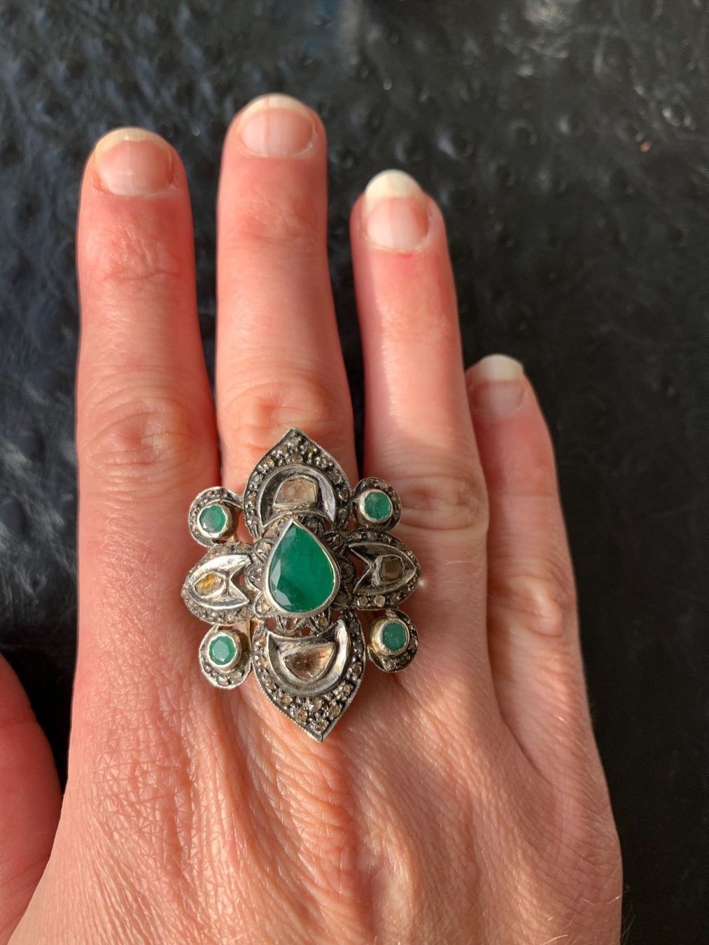 Ringe: Grosser Ring Silber mit Smaragd und Diamanten – Gebraucht aus Birsfelden von Exclusivity 6