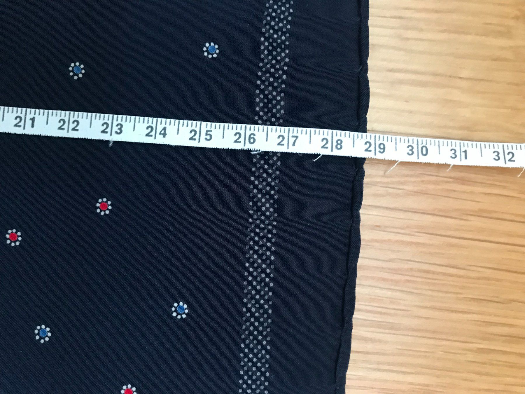 Foulard & Sciarpe: Einstecktuch / Pochette dunkelblau mit Blumenmuster – Usato da Zug venduto da WinCi 5