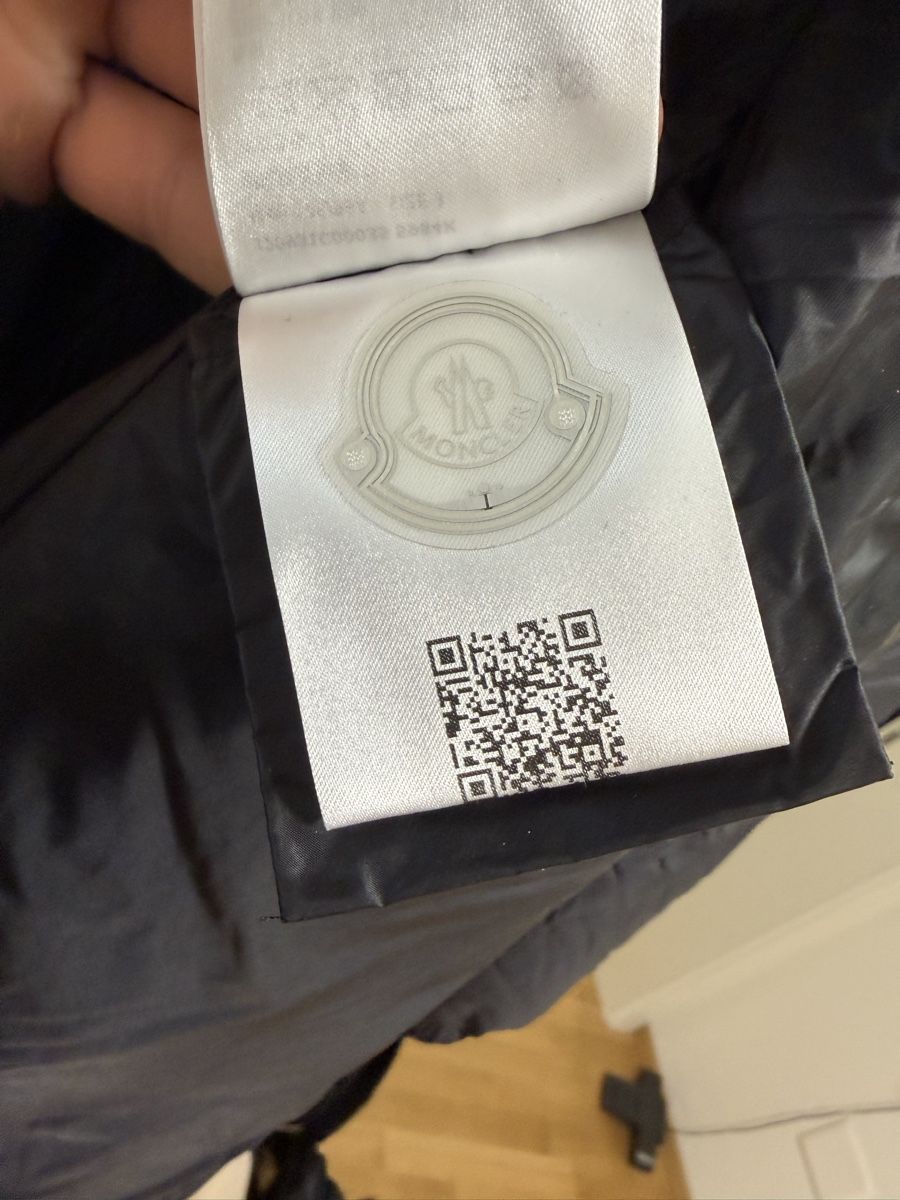 Moncler Cappotti: Moncler Idrocase long down jacket- Size 3  – Usato da Zermatt venduto da add_c7sr 2