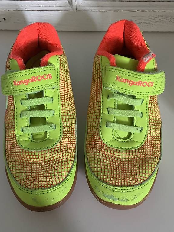 Chaussures garçon: Turnschuhe Grösse 28 – D'occasion à Otelfingen par che_26d5