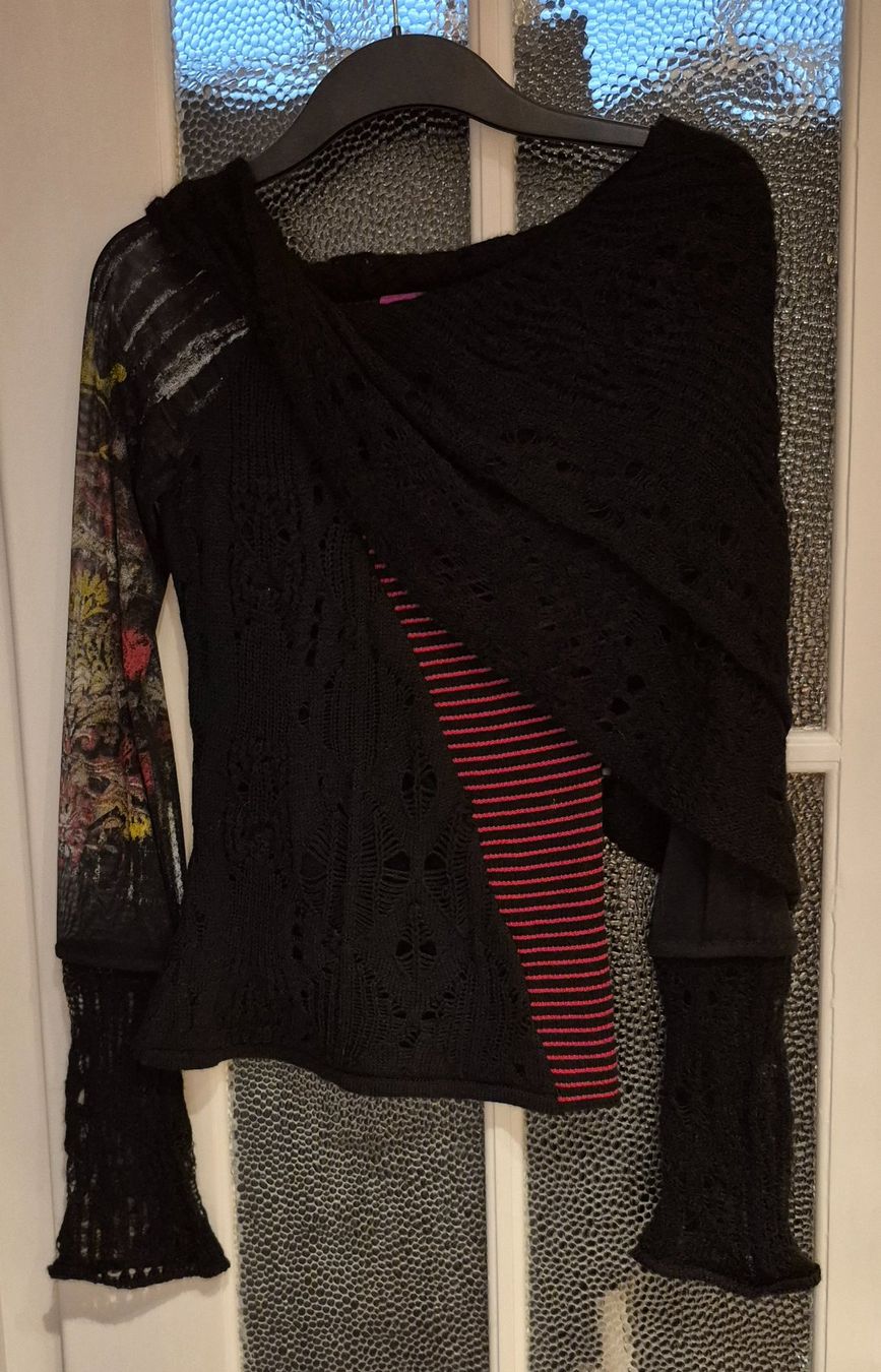 Maglioni & Felpe: Save the Queen! Schwarzer Strickpullover, Herbst Look Gr. S – Usato da Zürich venduto da Roberto040