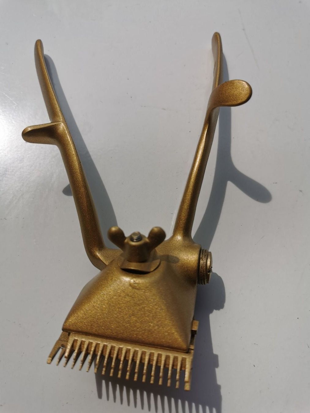 Taglio: Antike Haarschneidemaschine goldfarbig – Usato da Dietikon venduto da Tucumano1981 1