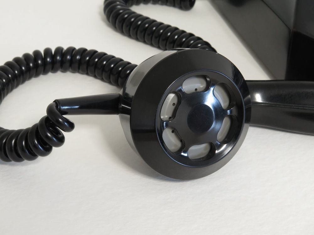 Schwarzes Bakelit Wählscheibentelefon Modell 50 8