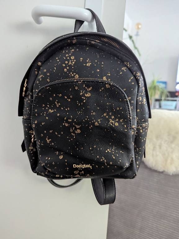 Desigual Zaini: Rucksack Desigual, wie neu! – Nuovo (secondo la descrizione) da Chur venduto da Ronja777