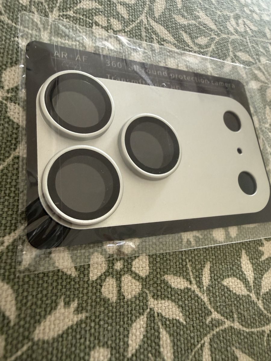Cover & Protezioni schermo: Protection caméra pour iPhone 18 pro Max argent neuf – Nuovo e nell'imballaggio originale da Lausanne venduto da Licio7 1
