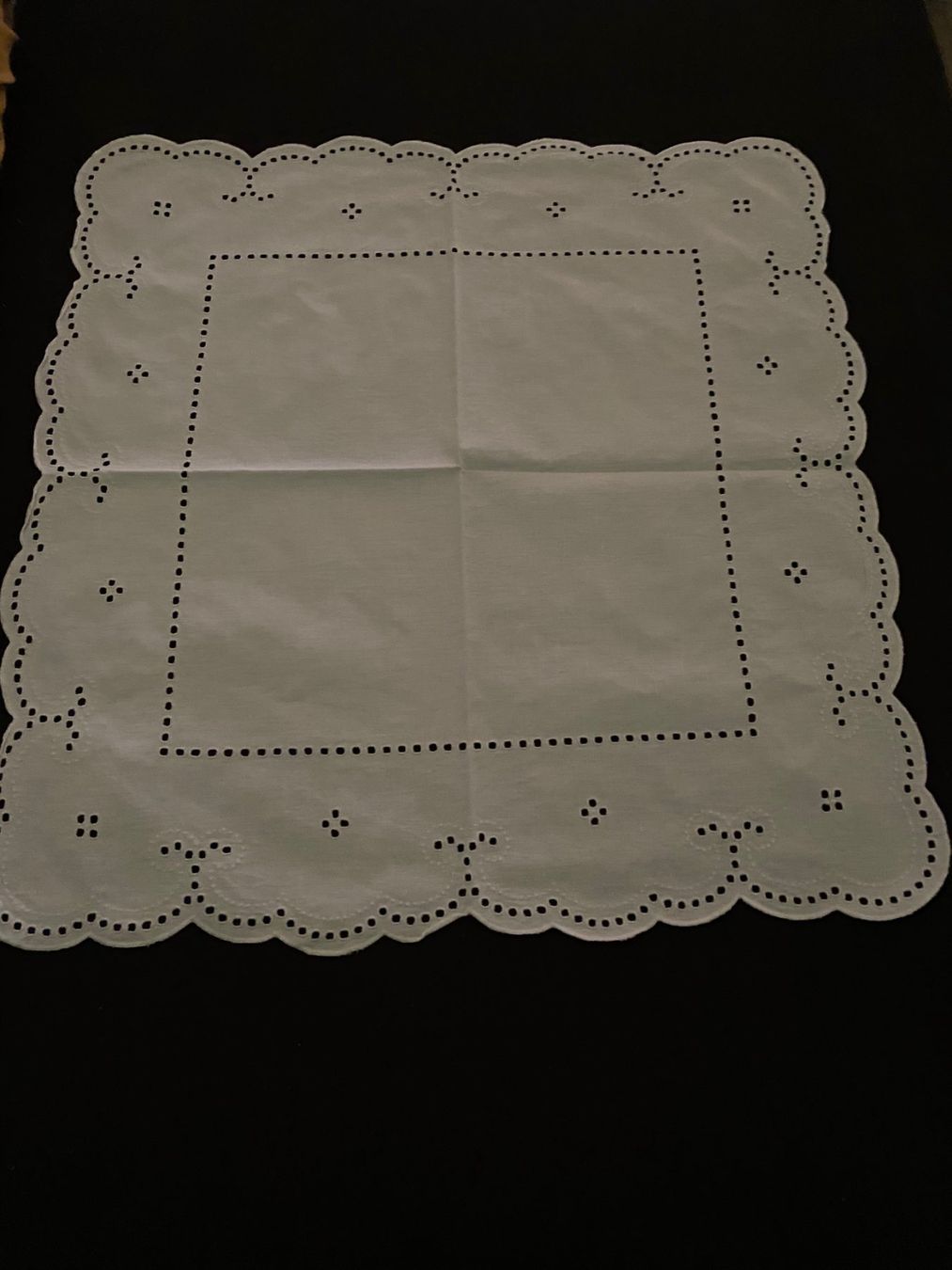 Sonstige Tischwäsche: Deckchen/Mitteldecke weiss ca.67x67cm – Gebraucht aus Allenwinden von Obalu 2