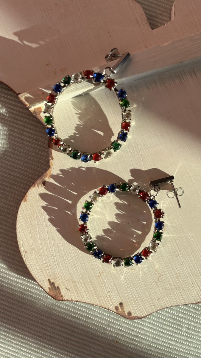 Ohrringe & -stecker: Orecchini cerchio pietre colorate  – Gebraucht aus Lugano von yul_fhg2