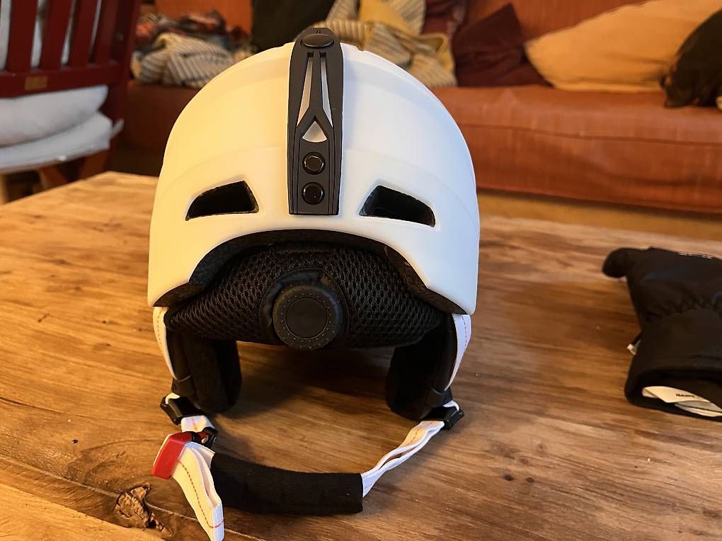 Caschi: Ensemble de ski complet  Casque, masque et gants – Usato da Genève venduto da Stretton