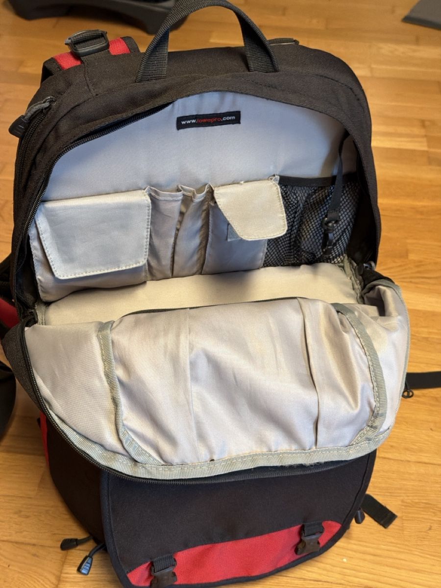 Lowepro Zaini: Lowepro Fotorucksack, rot – Usato da Biberist venduto da hurricane27 4