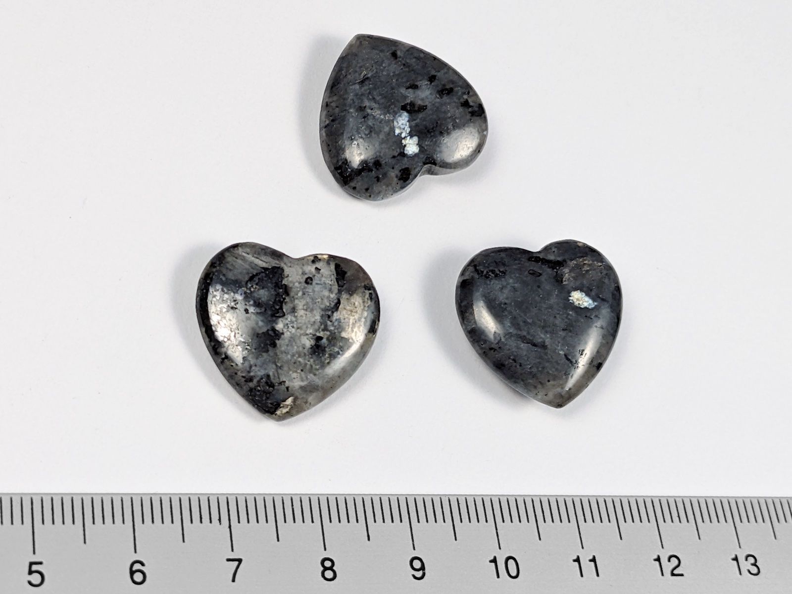 Minerali & Pietre curative: Larvikit Herzen 20mm, 3Stk. – Nuovo e nell'imballaggio originale da Meilen venduto da StoneGarden