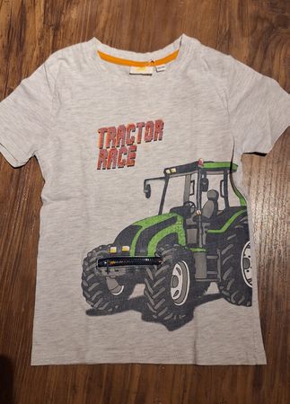 T-Shirt mit Traktor Motiv, Gr. 110/116, Top Zustand