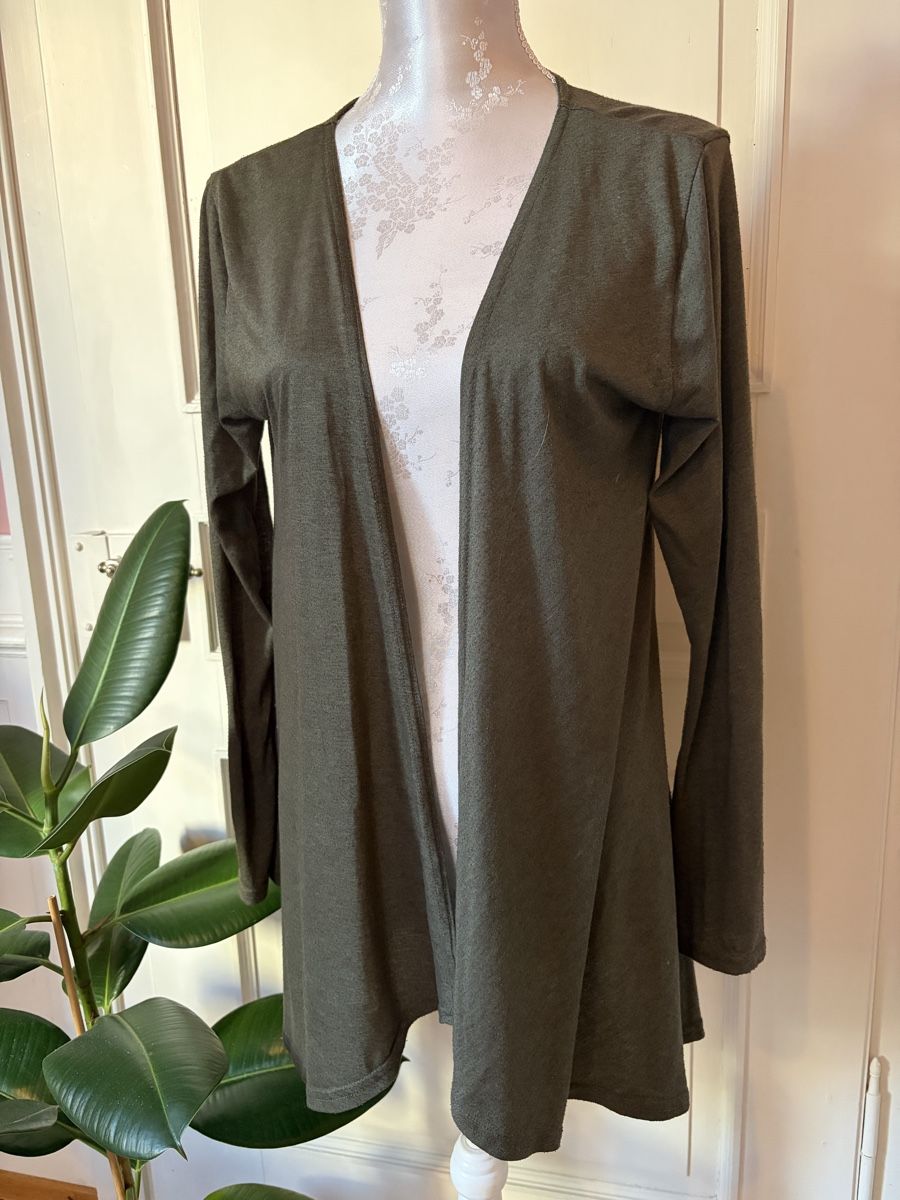 Lots de vêtements: Damen Kleidung 4er Set – D'occasion à St. Gallen par Debi. 1