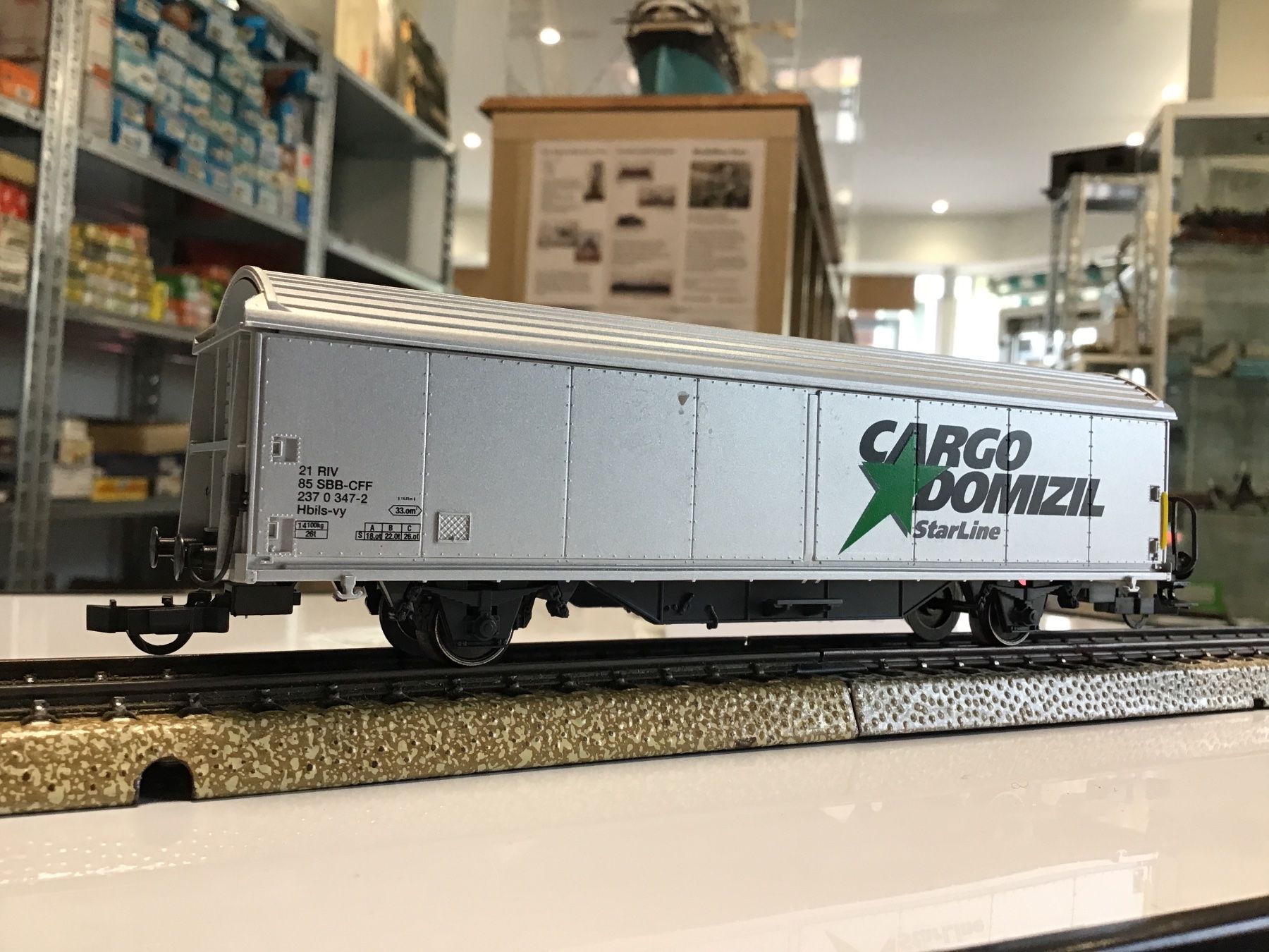 Märklin Modellini di ferrovie: Marklin HO Gueterwagen Cargo Domizil – Usato da Männedorf venduto da Modell-Spezialisten 1