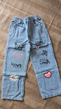 👧🏻​ Coole Jeans - 122 - mit Patches & Gummibund