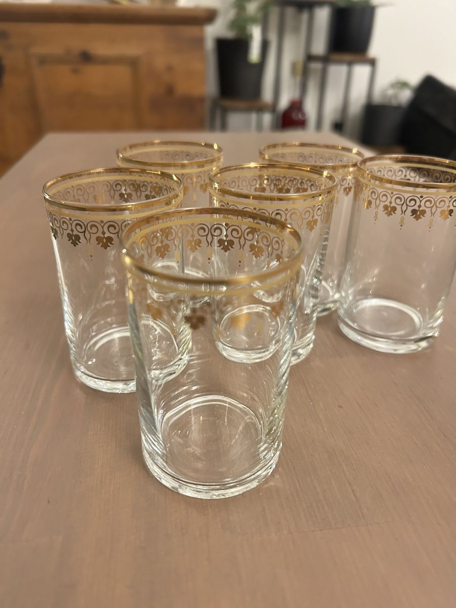 Gläser: 6 Vintage Tee oder Wassergläser mit Golddekor / Goldrand  – Neu (gemäss Beschreibung) aus Basel von Negroni94