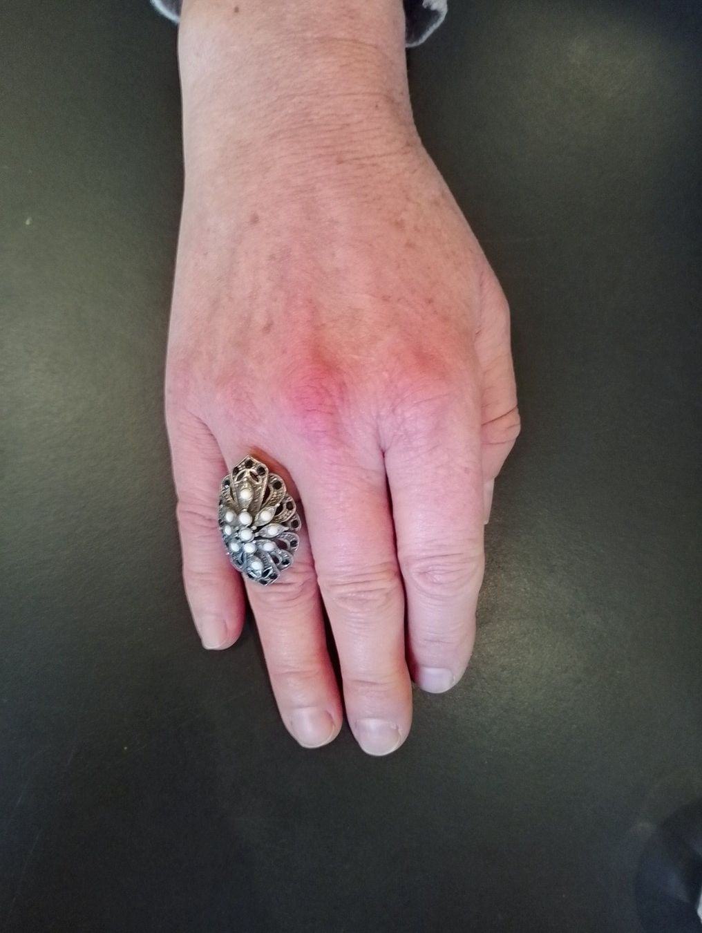 Anelli: Hübscher Ring mit Steinchen - gewölbt, verstellbar – Usato da Luzern venduto da Seri4 8