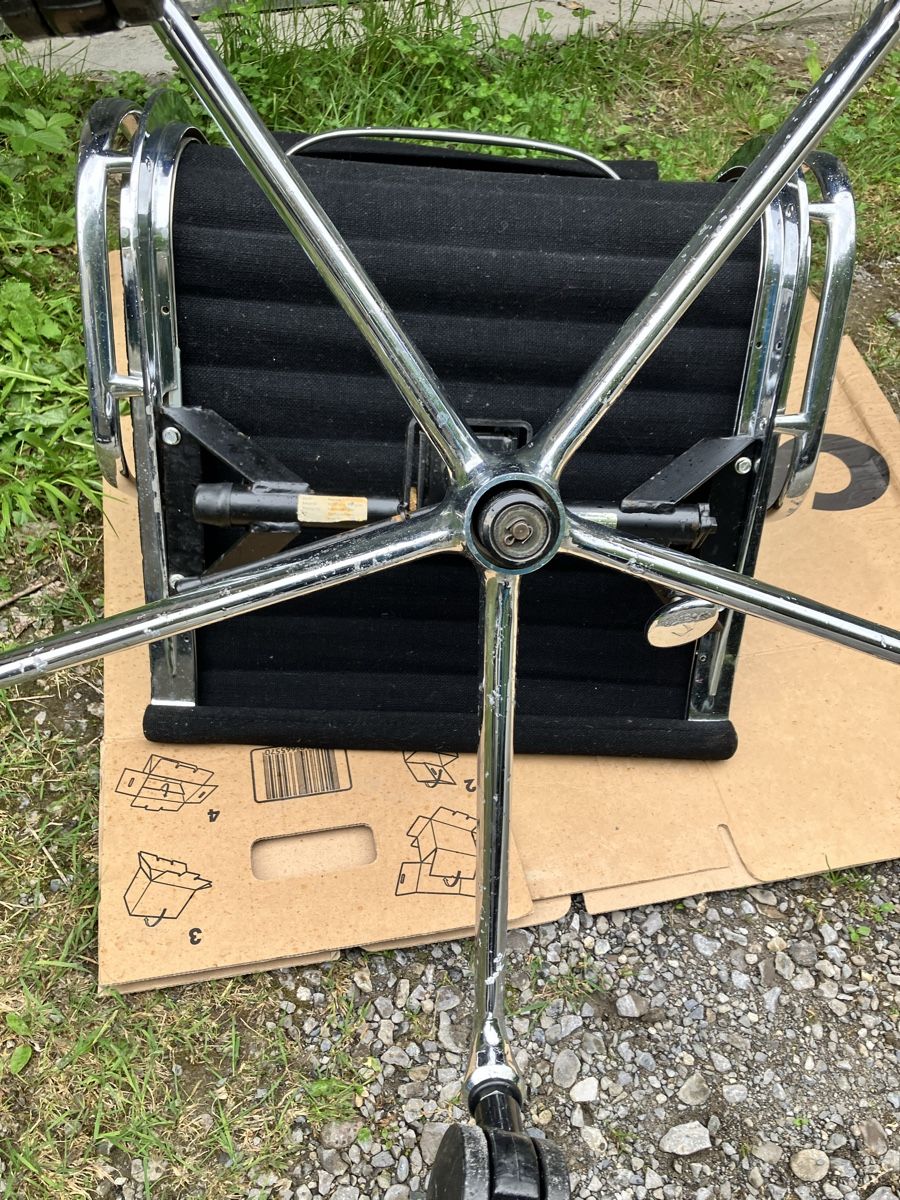 Eames Sedie: Original Eames Chair – Usato da Mürren venduto da Ne-le 6