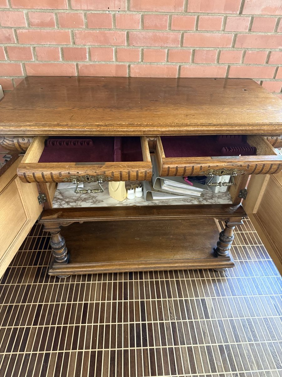 Büffets: Elegantes Sideboard / Buffet aus massivem Eichenholz – Gebraucht aus Reinach BL von rom_jb5y 3