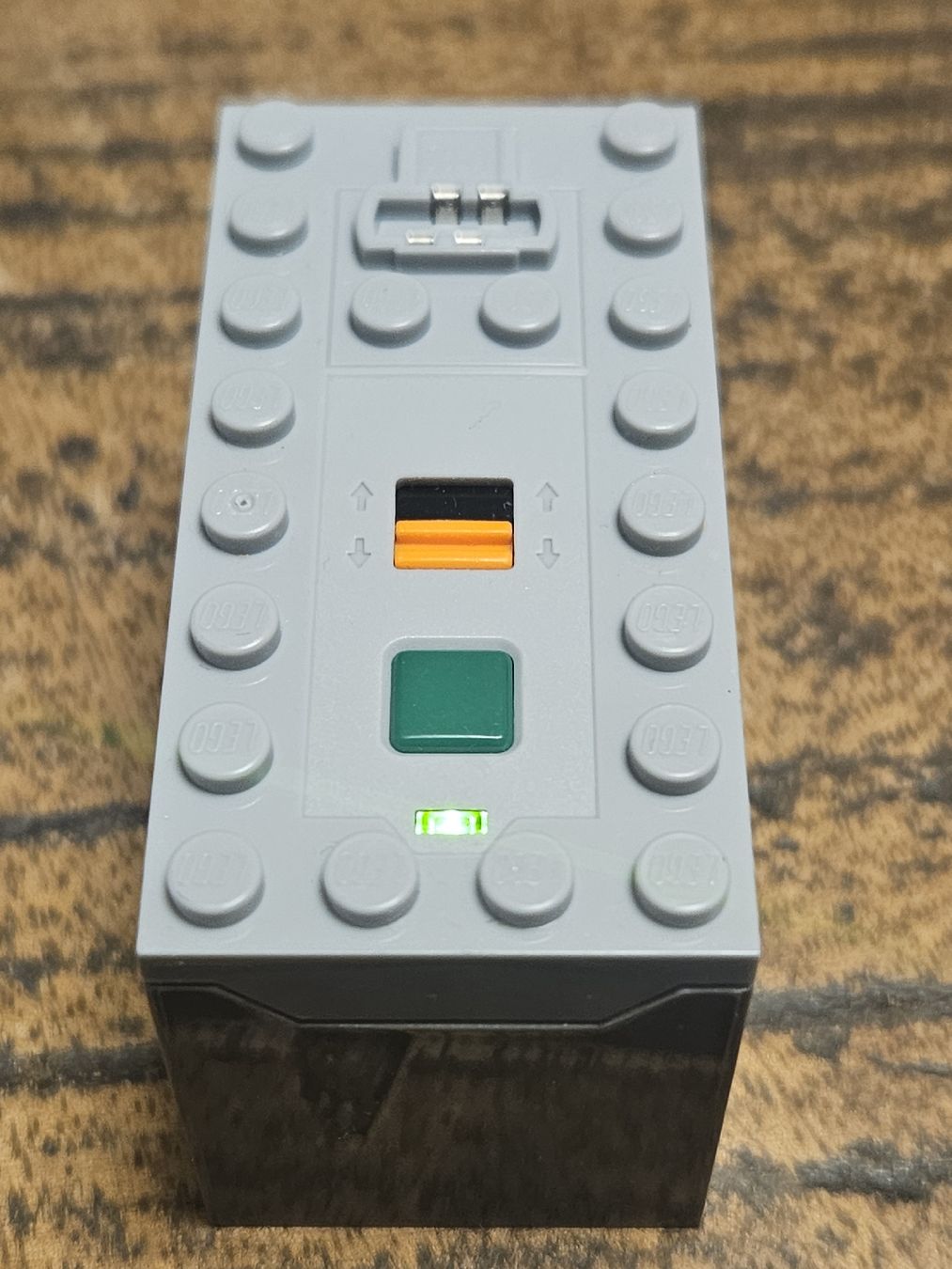 Lego Kit di costruzioni: lego Light Bluish Gray Electric 9V Battery Box – Usato da Confignon venduto da Ecrofigs 2