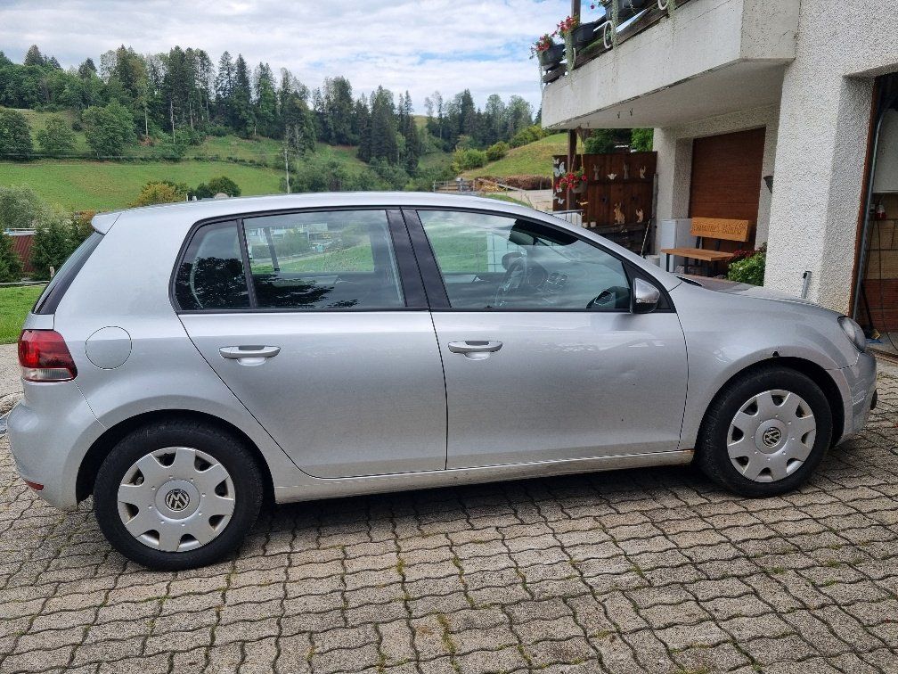 VW Autos: VW Golf VI 2.0 TDI 4Motion – D'occasion à Einsiedeln par Fluh05 1