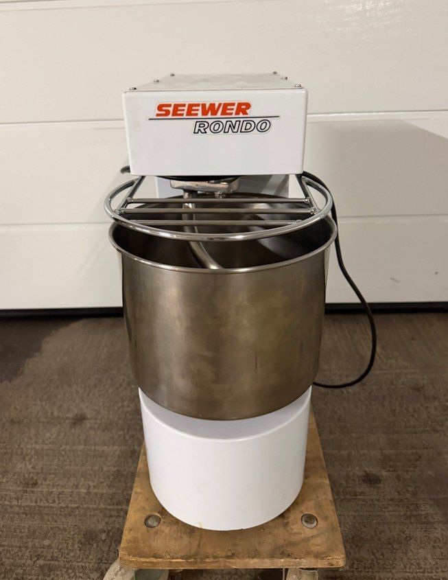 Elettrodomestici da cucina: Zürrer Seewer Rondo Teigknetmaschine Spiralkneter – Usato da Suhr venduto da KFK-MA 1