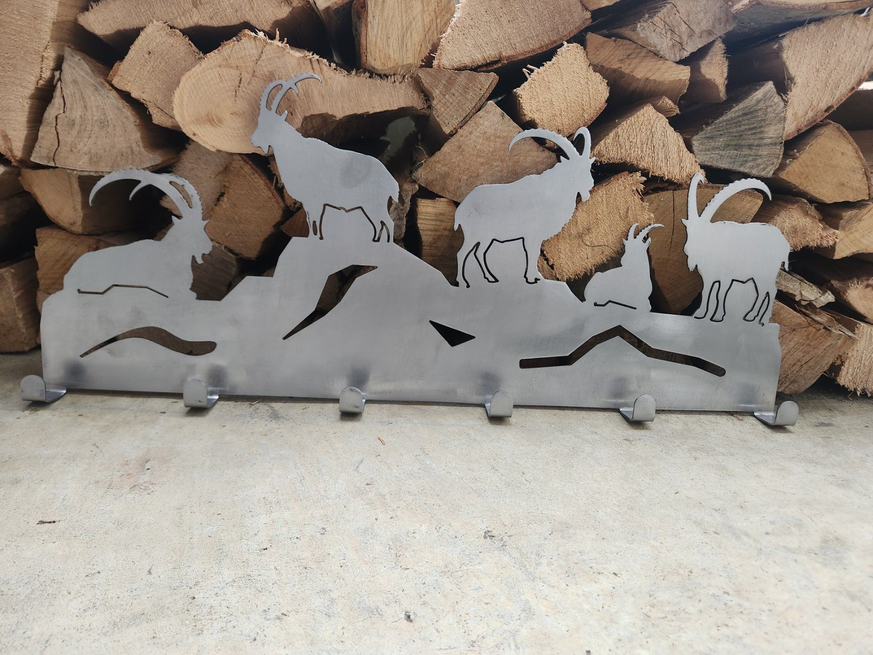Guardaroba: Garderobe Steinbock Silhouette – Usato da Nottwil venduto da TB28 3