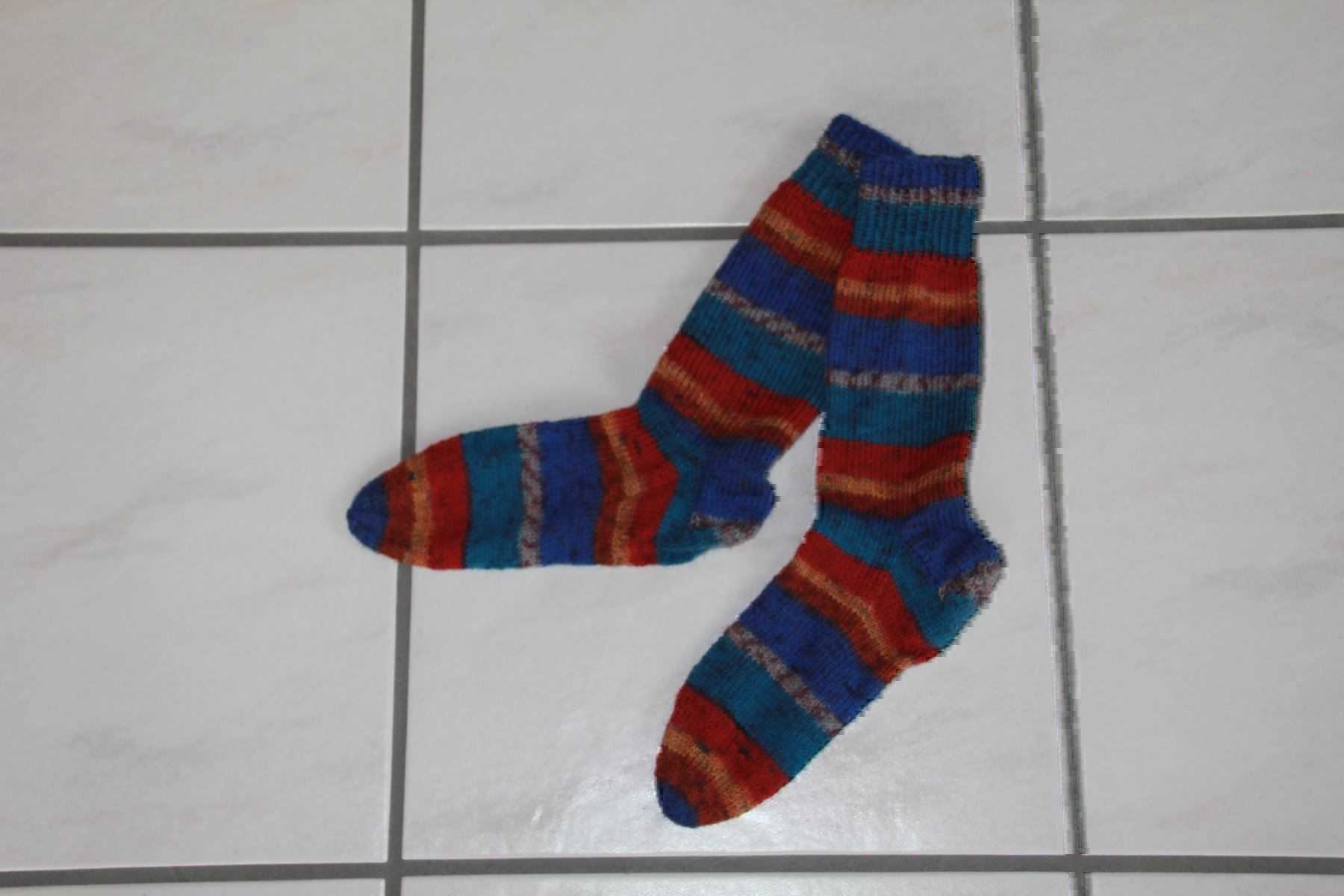 Calze: Handgestrickte Socken Grösse 34/35 – Nuovo e nell'imballaggio originale da Wallenwil venduto da Sahron