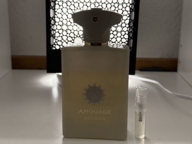 Amouage Profumi & Eau de Toilette: Amouage Decision – décant 10 ml – Nuovo (secondo la descrizione) da Meyrin venduto da Al-Andalusi