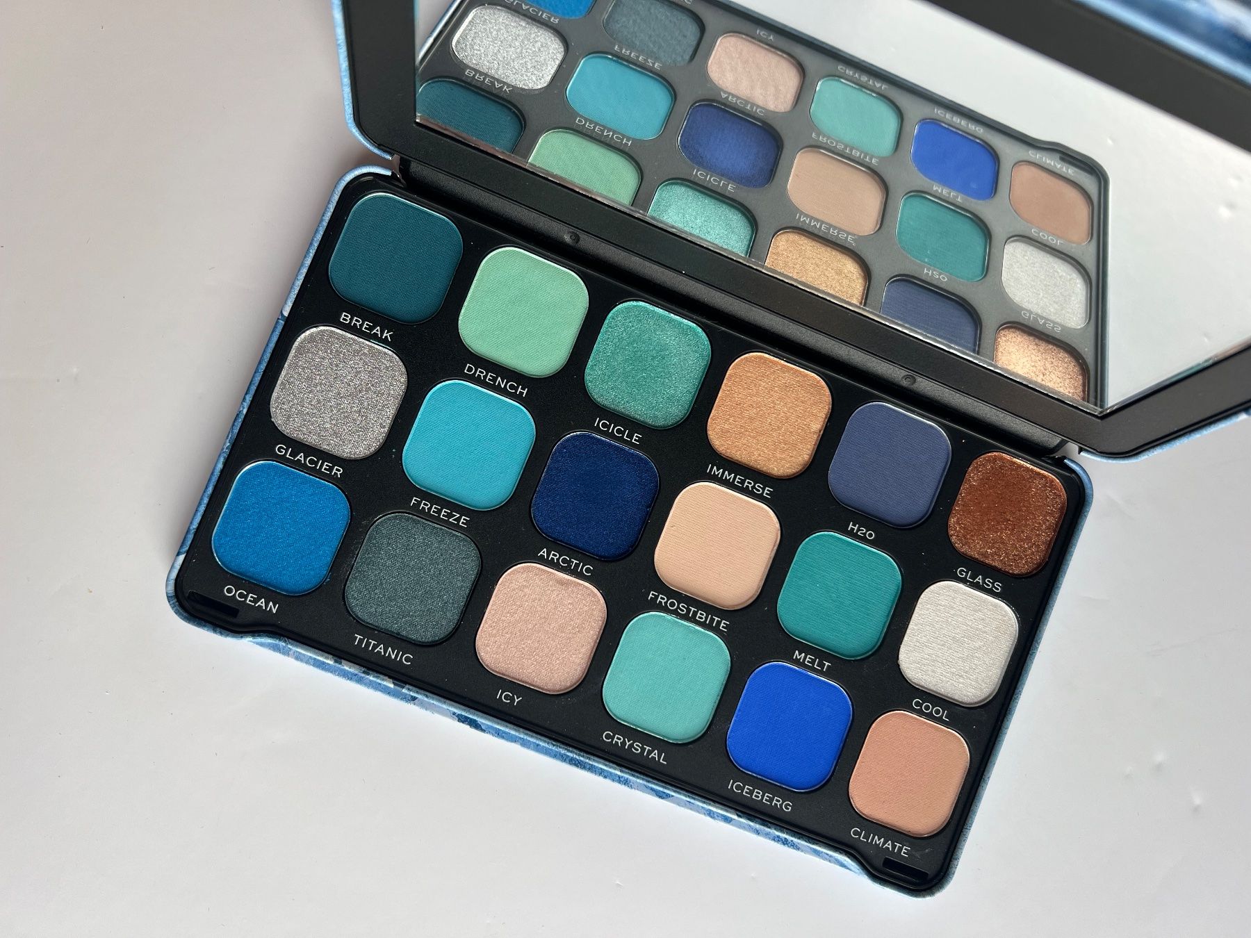 Maquillage: Palette Makeup Revolution – D'occasion à Neuchâtel par Thesebootsaremadeforwalking 1