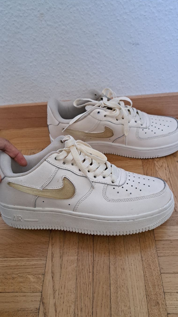 Nike Scarpe da uomo: Nike taille 39,très bon état, chaussures – Nuovo (secondo la descrizione) da Meyrin venduto da Zahra011 2