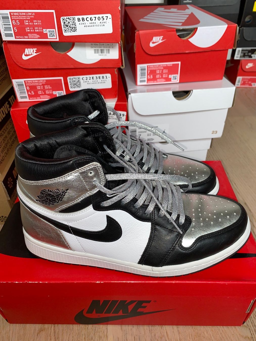 Jordan Scarpe da uomo: Jordan 1 Metallic Silver – Usato da Widnau venduto da Streetclothing