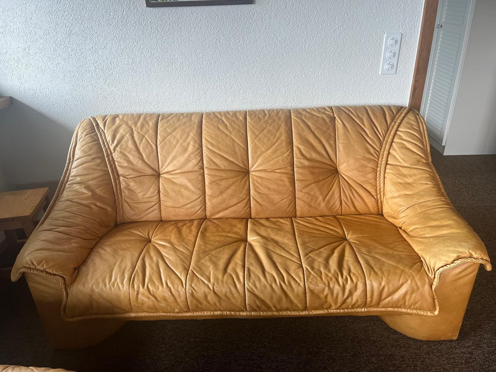 Sofas: Ledersofa – Gebraucht aus Faulensee von des_hv26 1