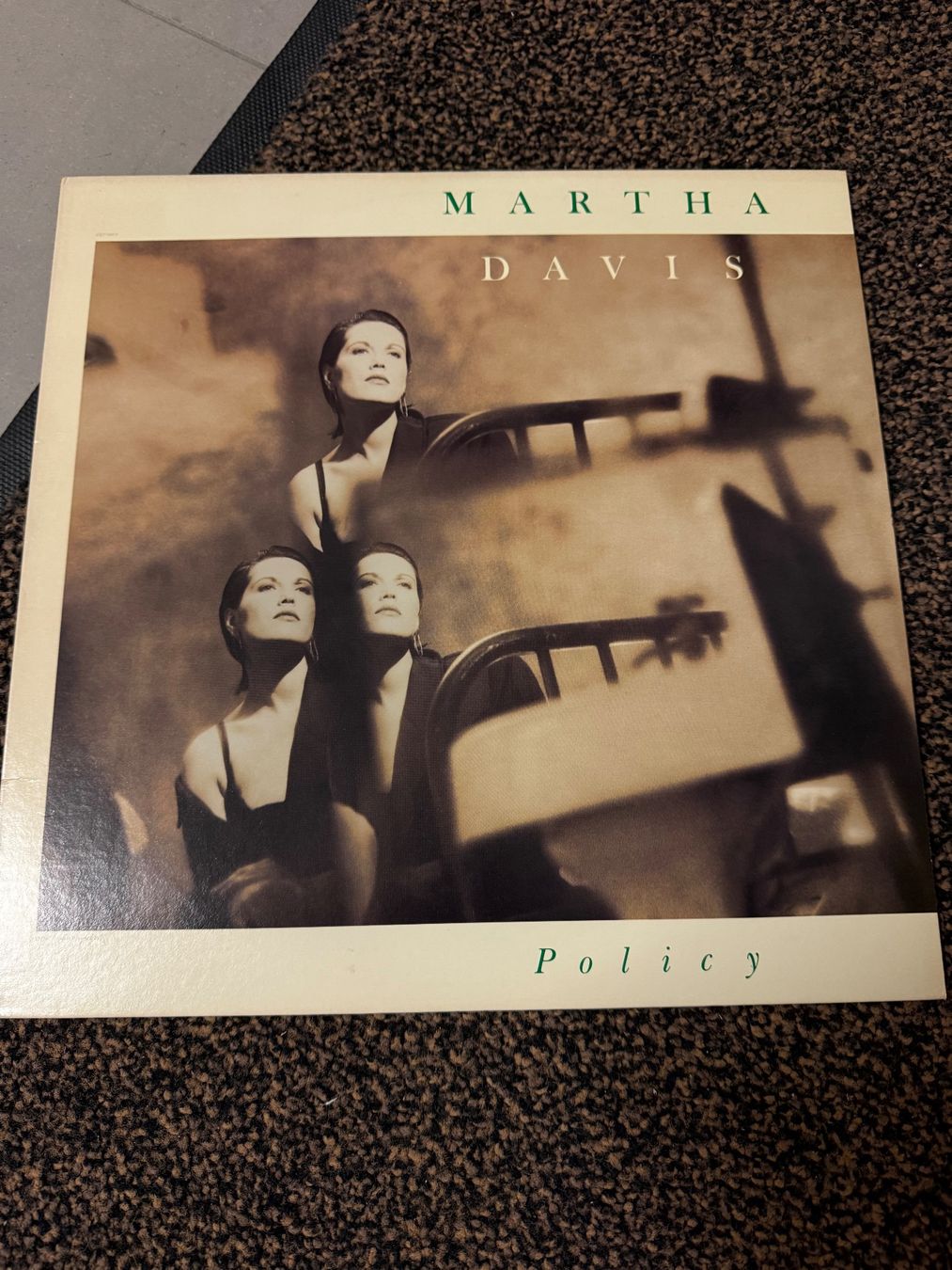 Vinyles: Schallplatte / Martha David / Policy – D'occasion à Freidorf TG par sarotiko