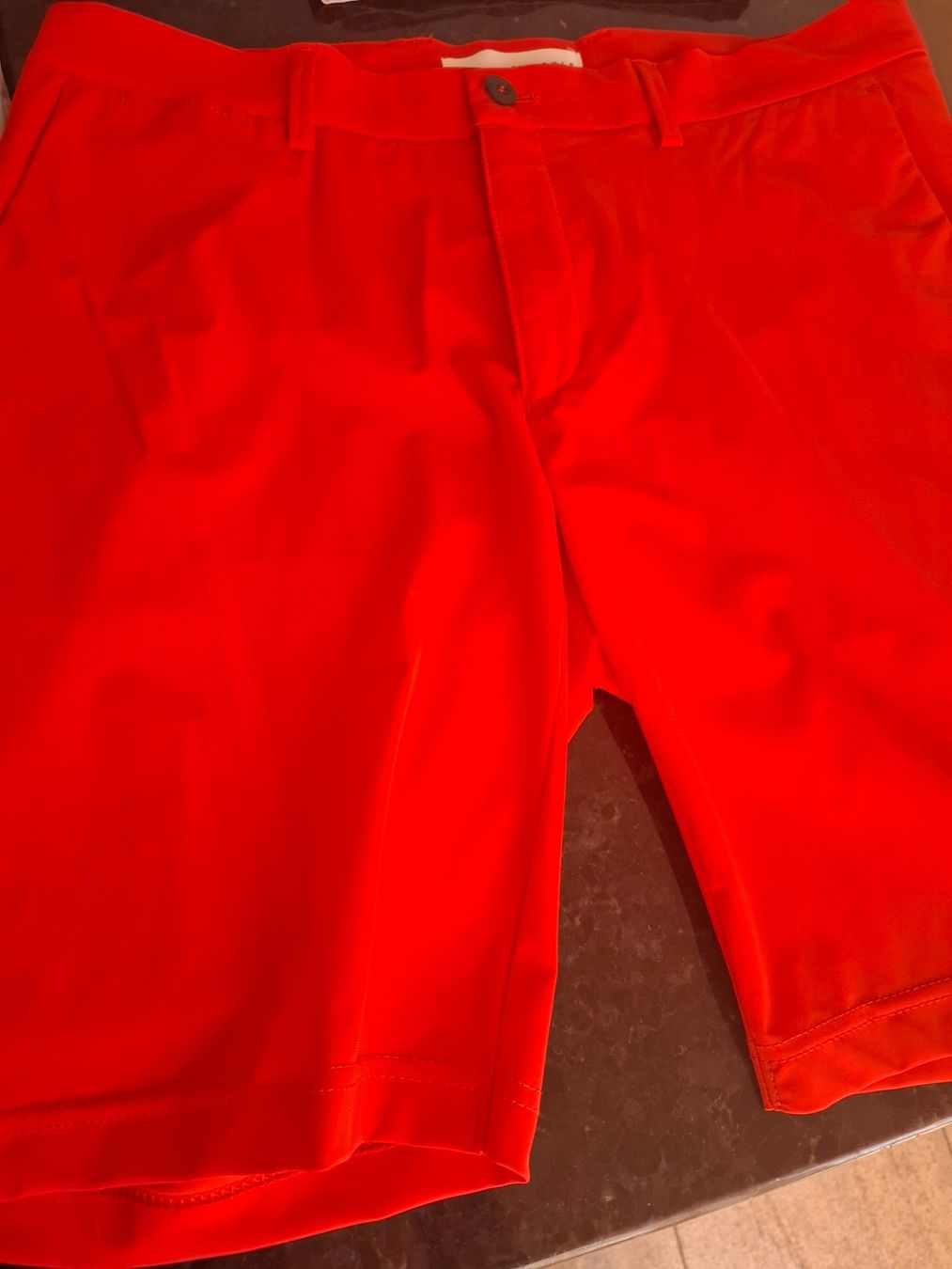 Brax Pantaloni: BRAX Golfshorts in rot und dunkelgrau – Usato da Freienstein venduto da Flyfish3 2