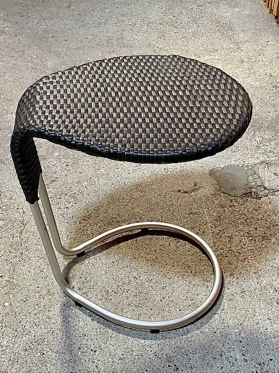 Tische: Table d'appoint – Gebraucht aus Neuchâtel von Gwebadamar