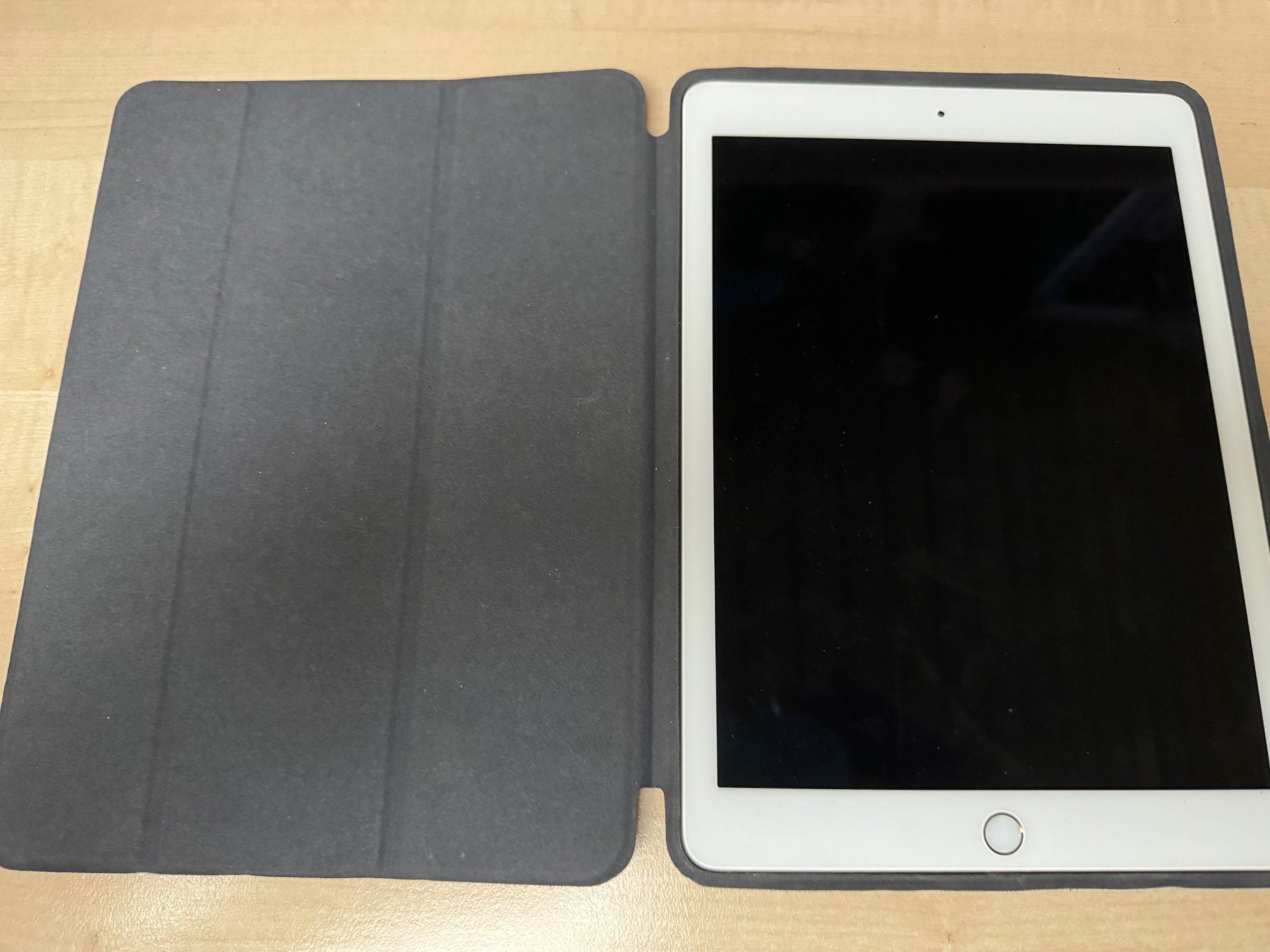 Apple Tablet PC: Apple iPad Air 2 (9.7), A1566 2014 – Usato da Opfikon venduto da Camparisoda