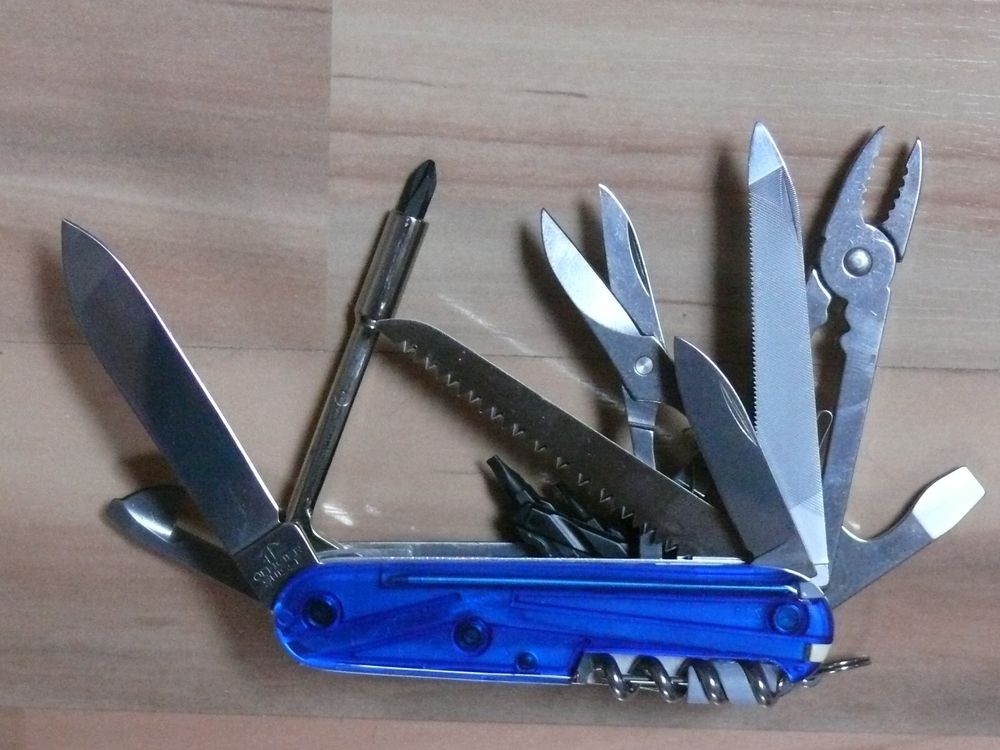 VICTORINOX - Middelgrote zakmes Climber, 14 functies, rood 1.3703