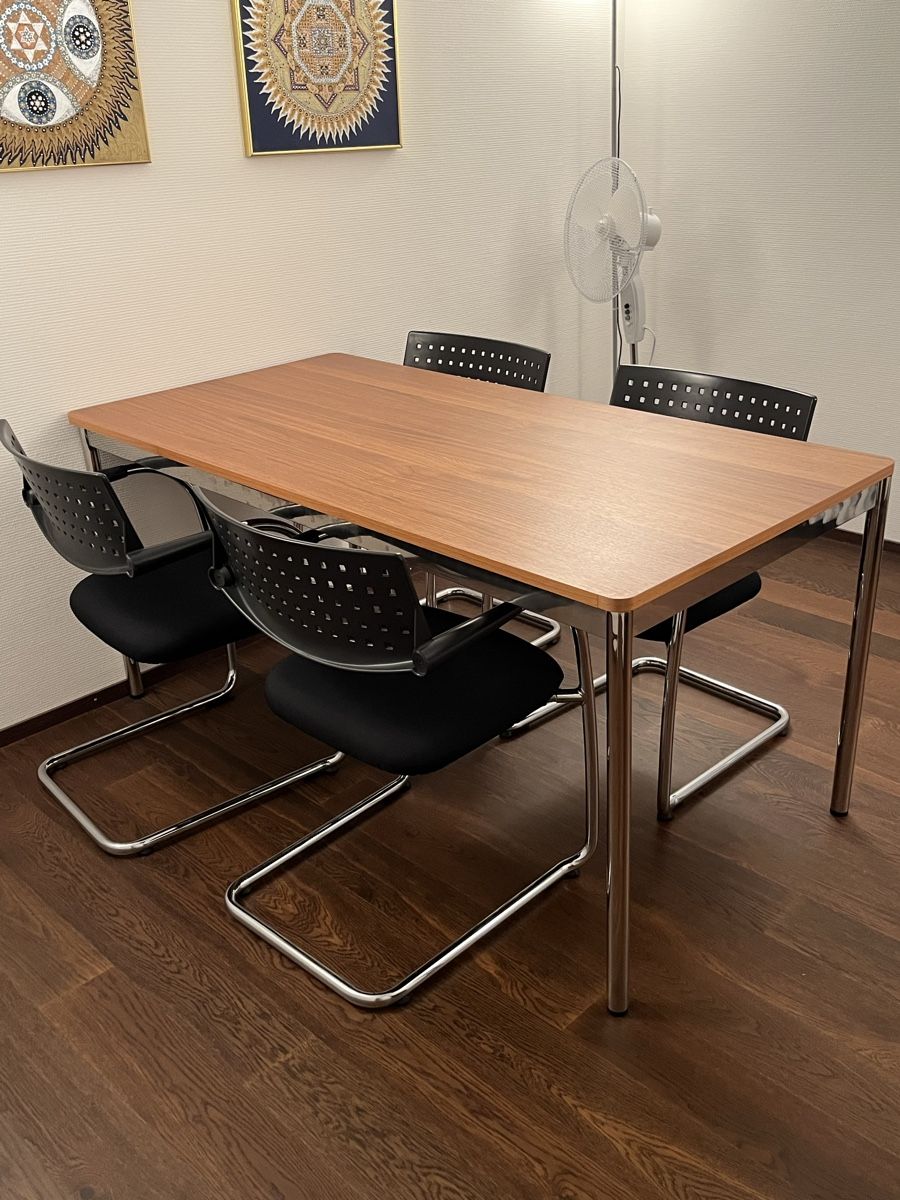 Schreibtische: Bürotisch chrom mit Holzplatte – Gebraucht aus Stäfa von Wasinger