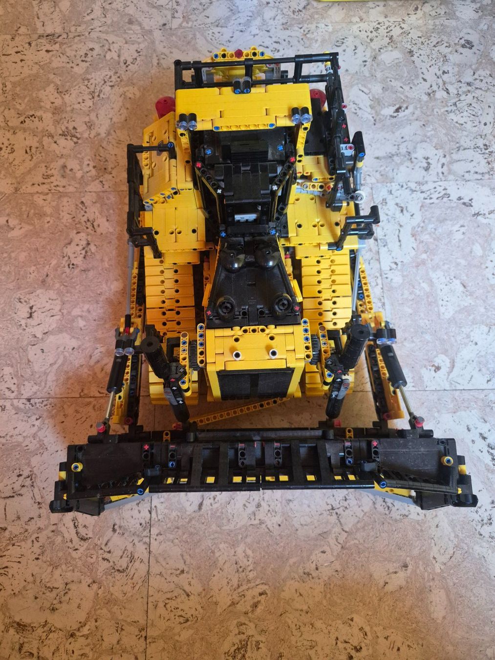 Lego Kit di costruzioni: LEGO Cat D11 Bulldozer 42131 – Usato da Sundlauenen venduto da Goobeli 2