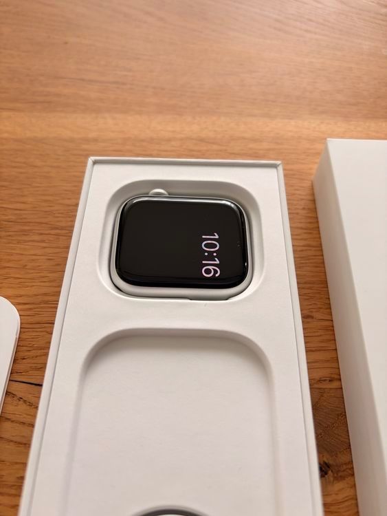 Apple Smartwatch: Apple Watch Series 8, 45mm silber – Usato da Zürich venduto da swucker 4