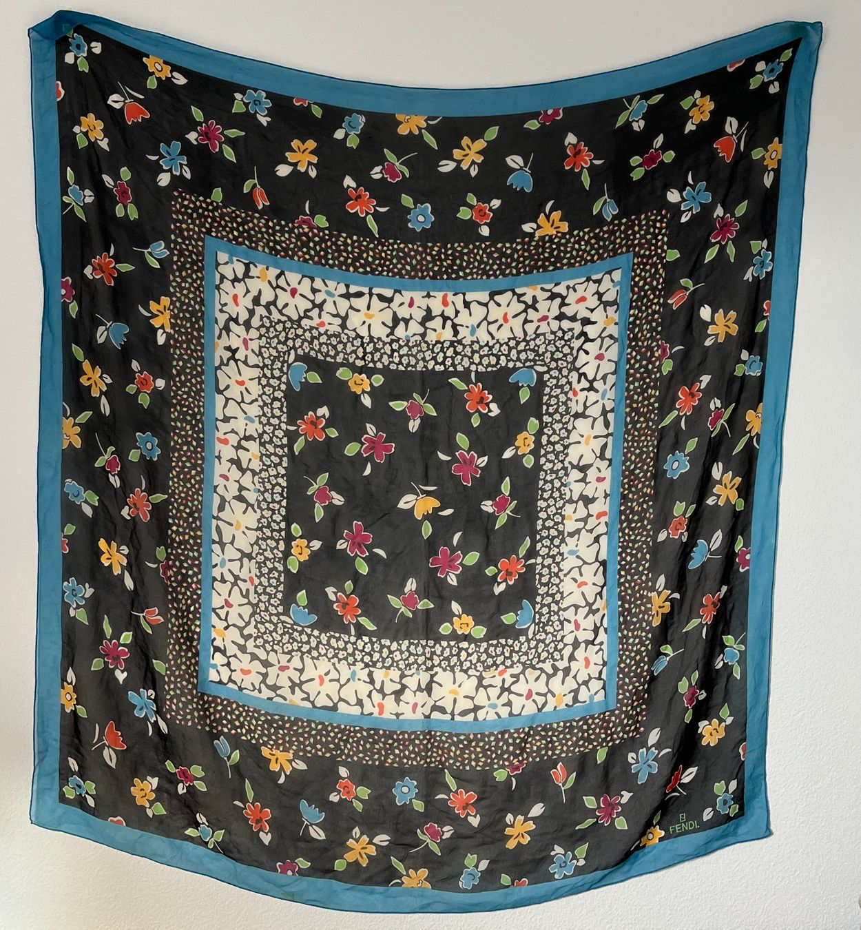 Fendi Foulard & Sciarpe: FENDI foulard – Usato da Winterthur venduto da L.K.I.